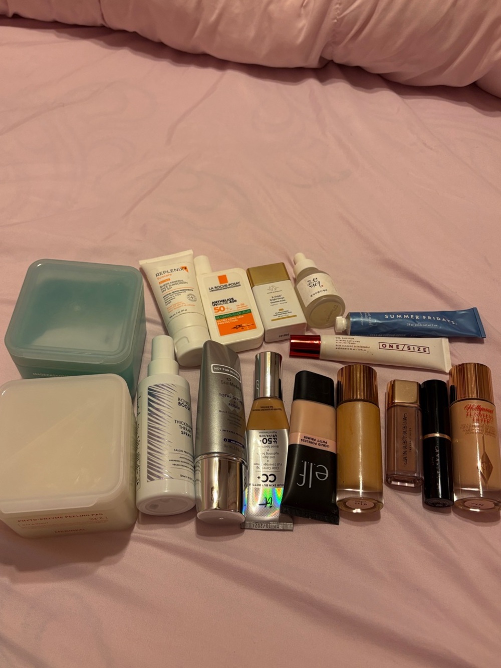 Mixed Women Makeup Foundation & Skincare Set in Beige and Gold
